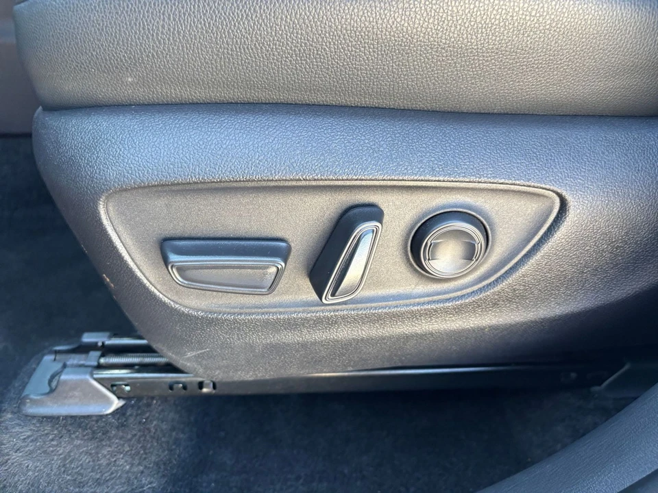 2025 Toyota Highlander - Image 24 of 31