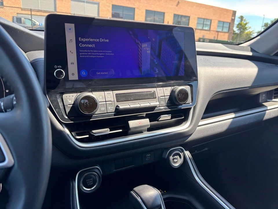 2025 Toyota Highlander - Image 19 of 31