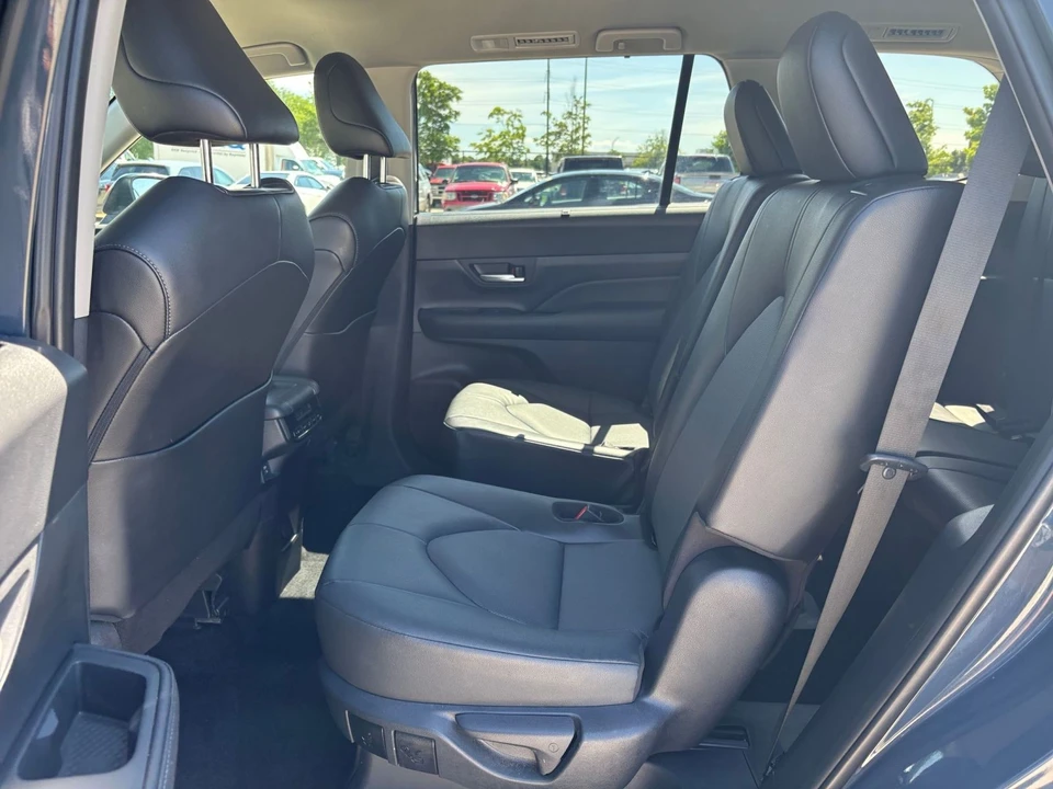2025 Toyota Highlander - Image 29 of 31