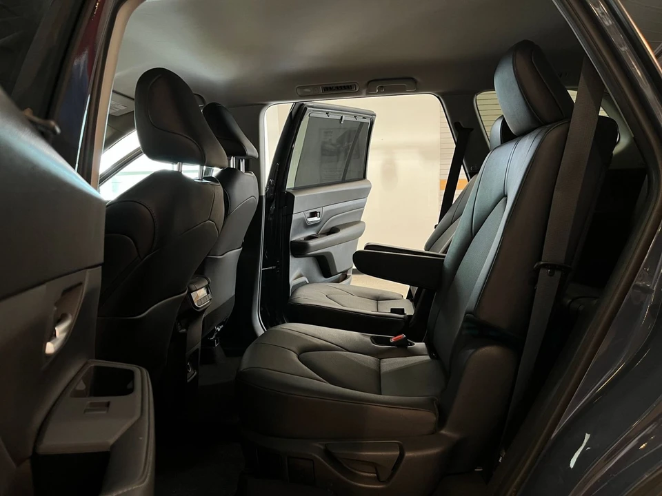 2025 Toyota Highlander - Image 22 of 31