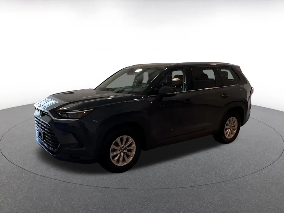 2025 Toyota Highlander - Image 6 of 31