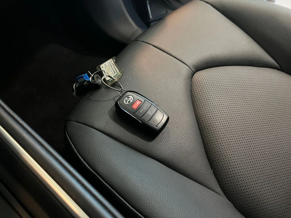 2025 Toyota Highlander - Image 17 of 31