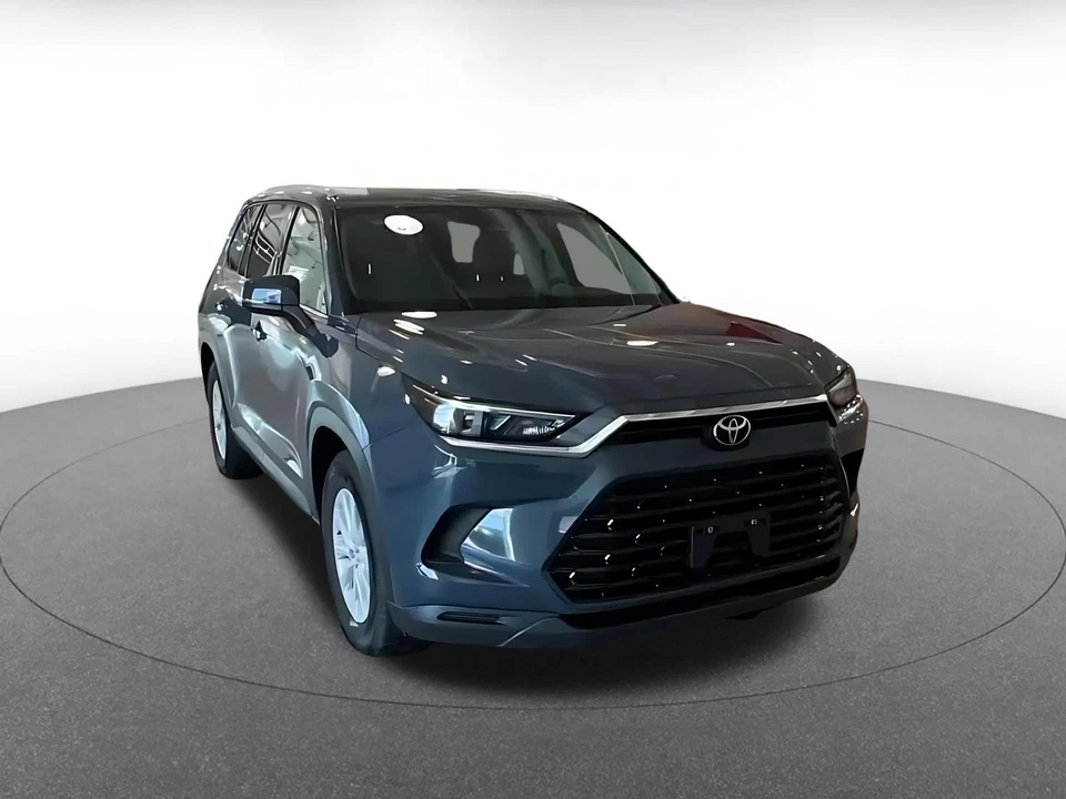 2025 Toyota Highlander - Image 3 of 31