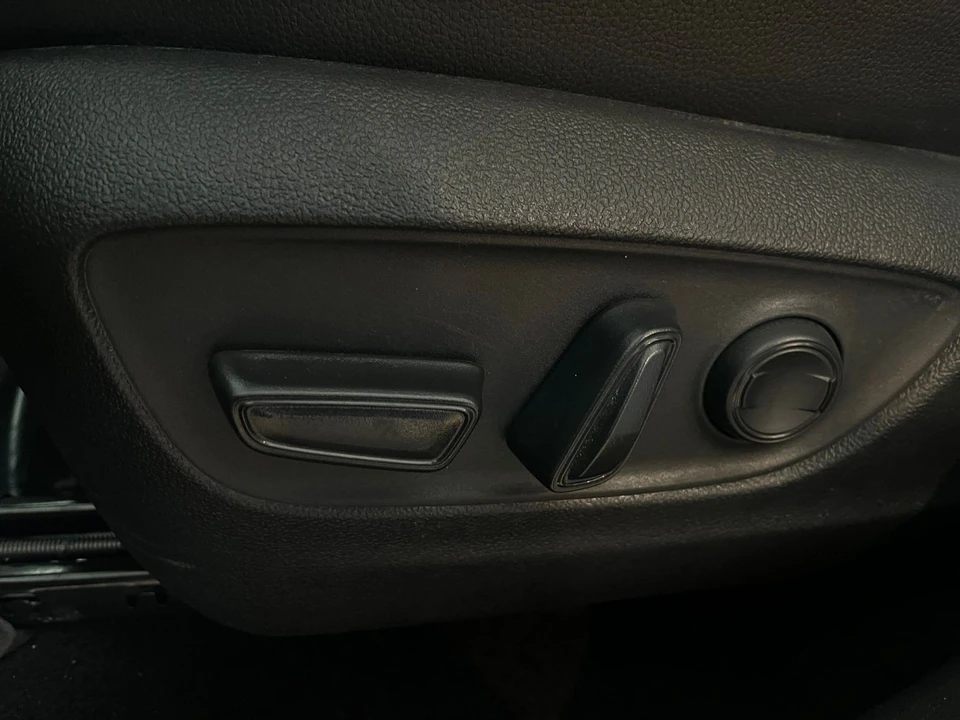 2025 Toyota Highlander - Image 18 of 31