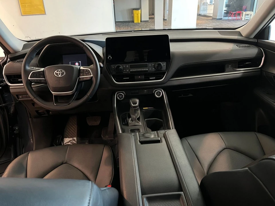 2025 Toyota Highlander - Image 30 of 31