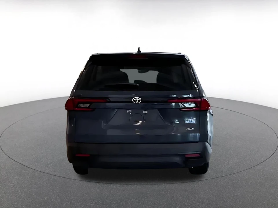 2025 Toyota Highlander - Image 10 of 31