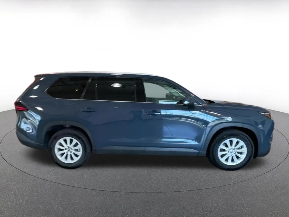 2025 Toyota Highlander - Image 13 of 31