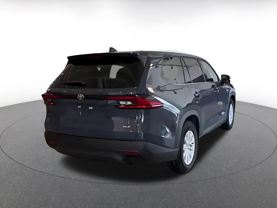 2025 Toyota Highlander - Image 11 of 31
