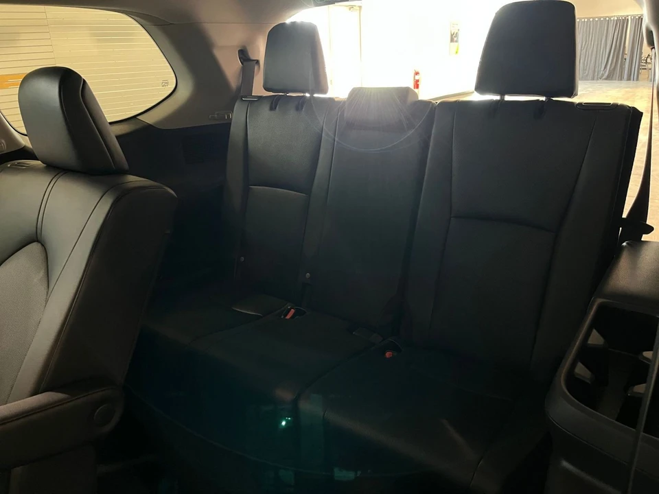2025 Toyota Highlander - Image 25 of 31