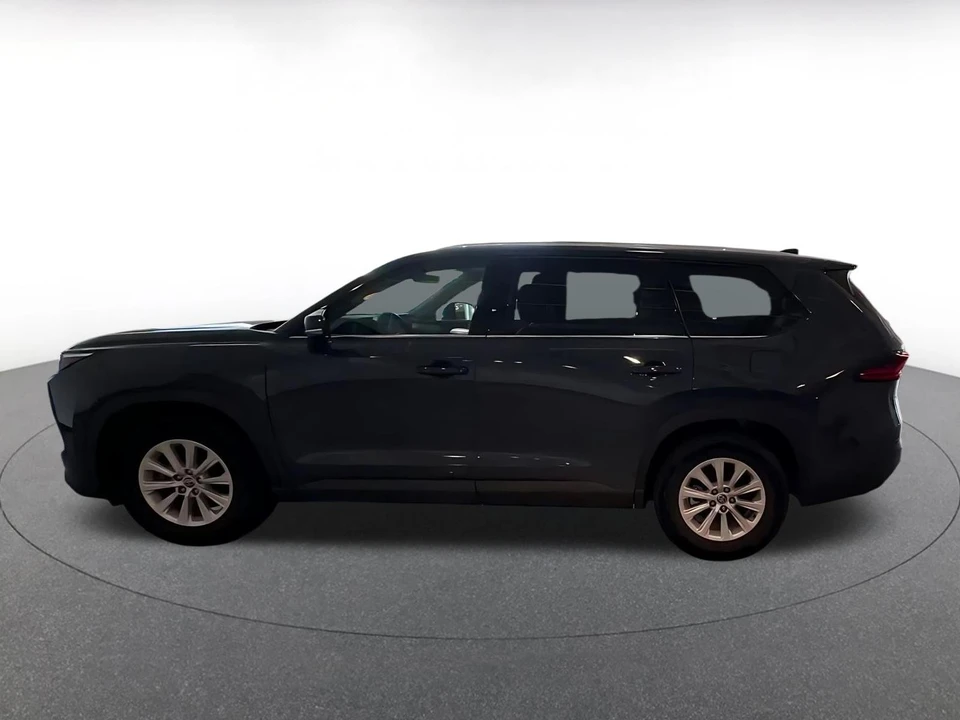 2025 Toyota Highlander - Image 7 of 31