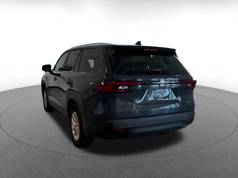 2025 Toyota Highlander - Image 9 of 31