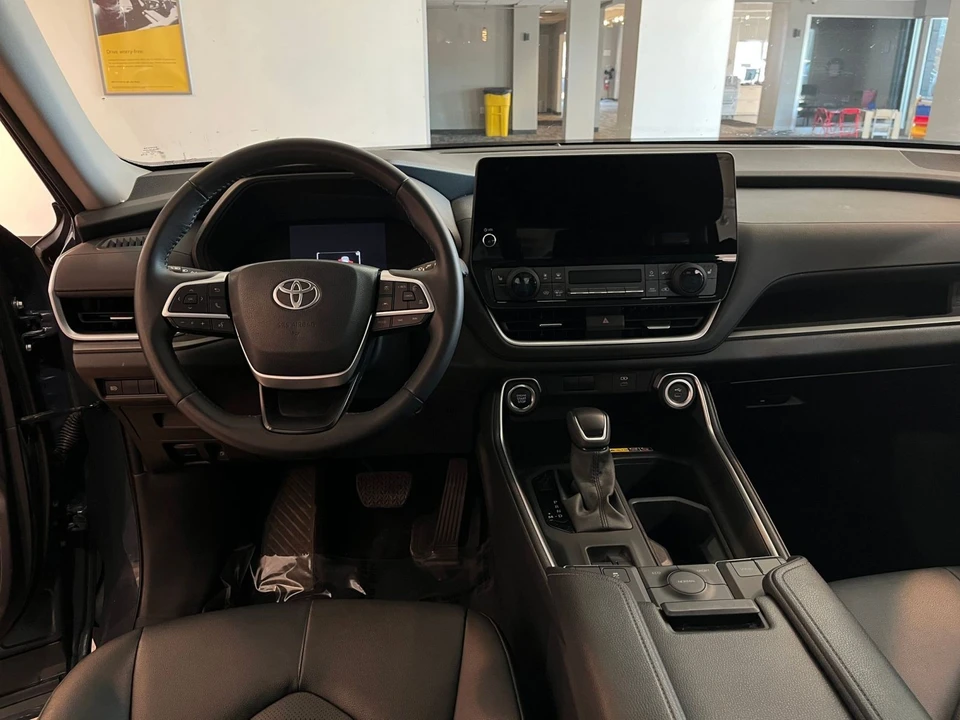 2025 Toyota Highlander - Image 31 of 31