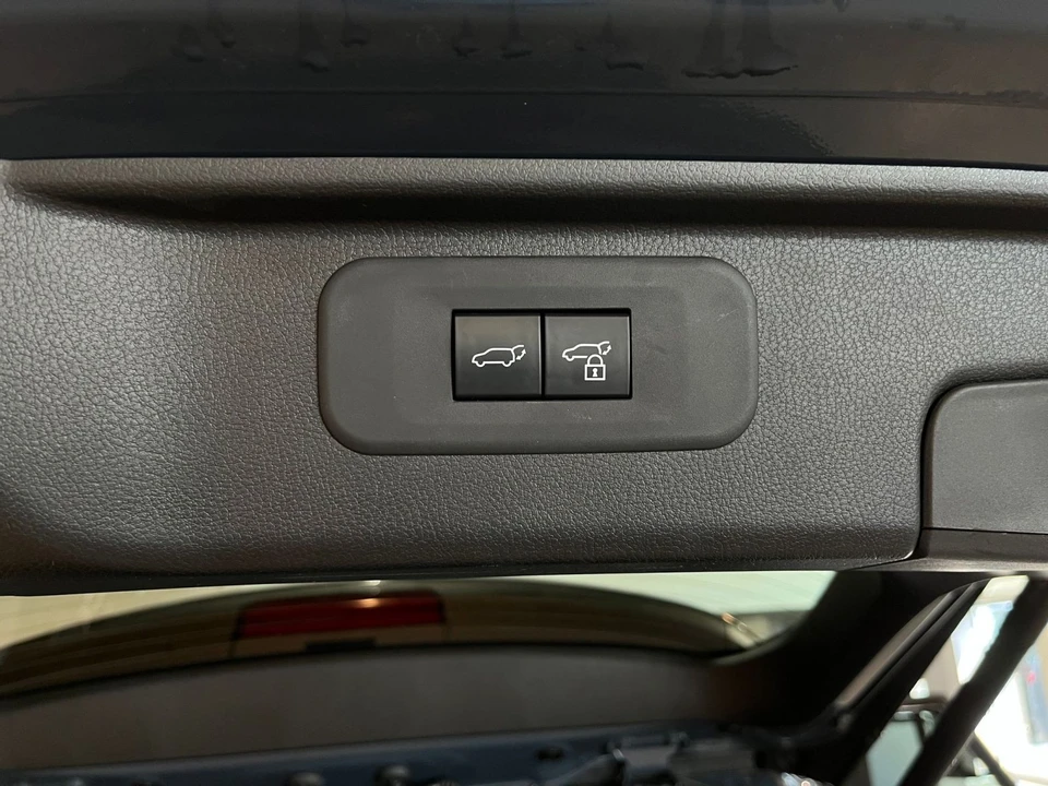 2025 Toyota Highlander - Image 19 of 31