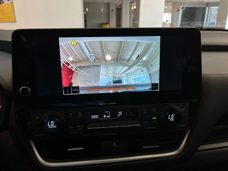 2025 Toyota Highlander - Image 21 of 31