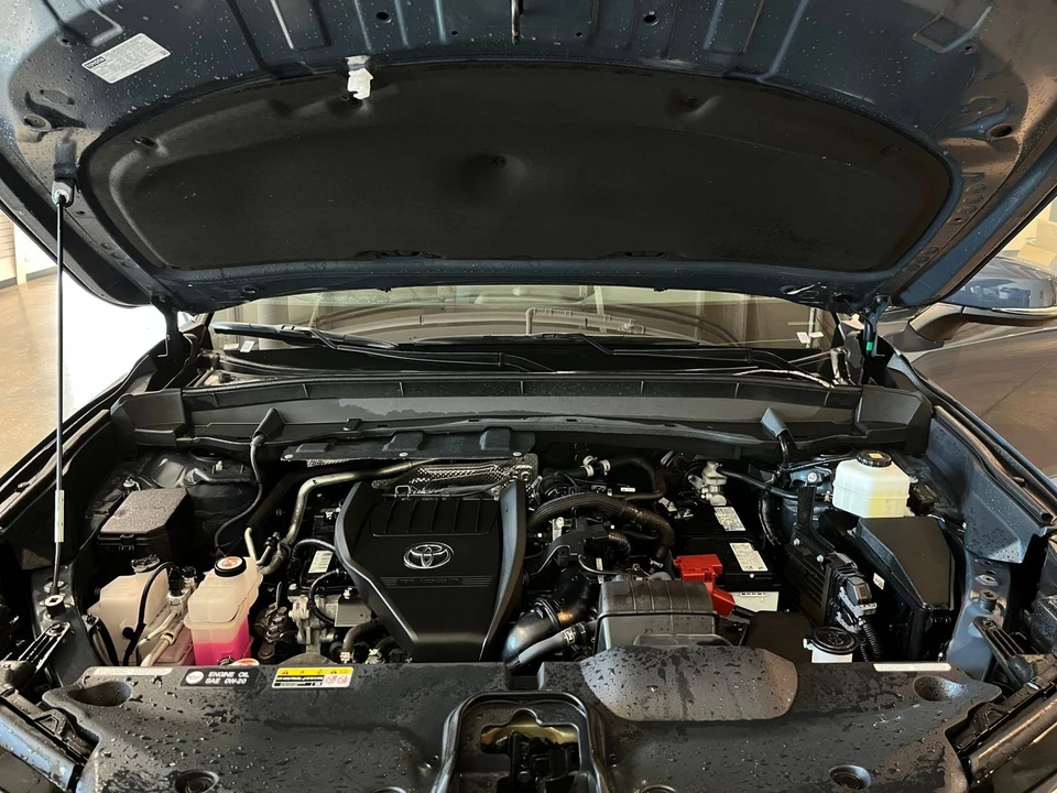 2025 Toyota Highlander - Image 29 of 31