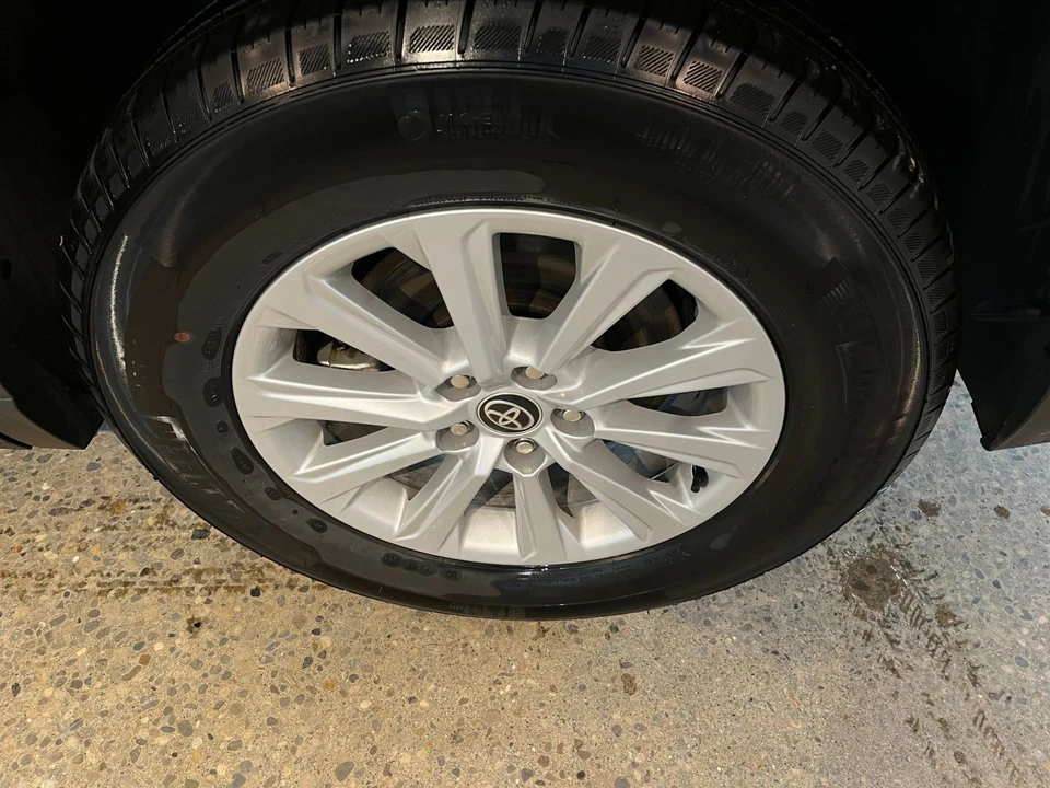 2025 Toyota Highlander - Image 27 of 31