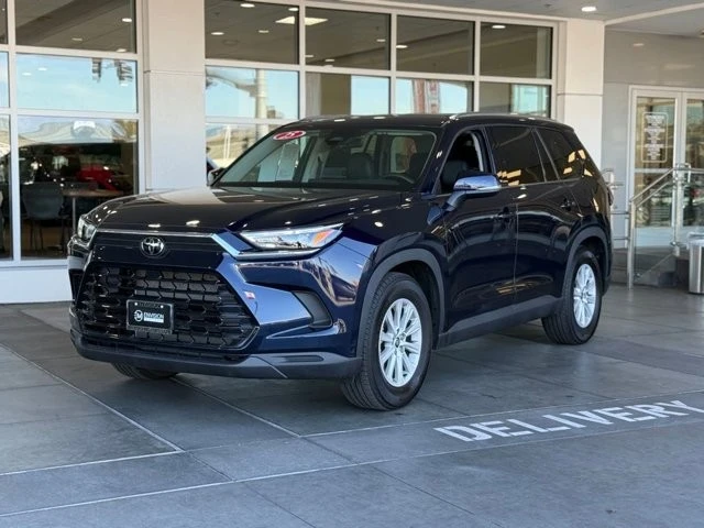 2025 Toyota Highlander - Image 2 of 31