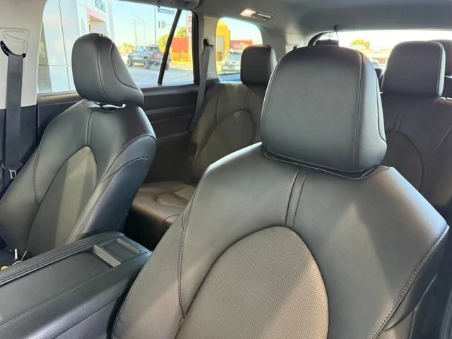 2025 Toyota Highlander - Image 21 of 31