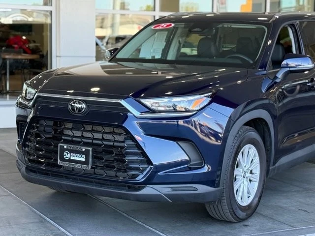 2025 Toyota Highlander - Image 3 of 31