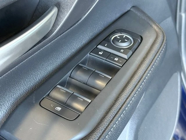 2025 Toyota Highlander - Image 18 of 31