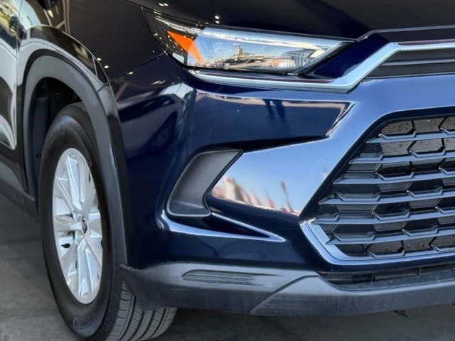 2025 Toyota Highlander - Image 8 of 21
