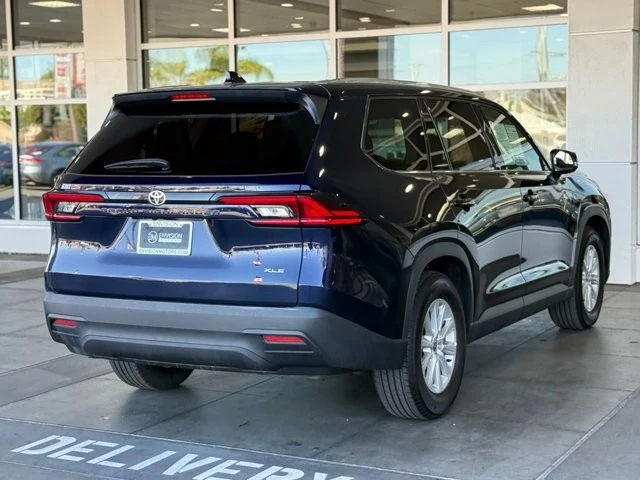 2025 Toyota Highlander - Image 12 of 21