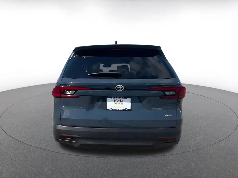 2025 Toyota Highlander - Image 10 of 31