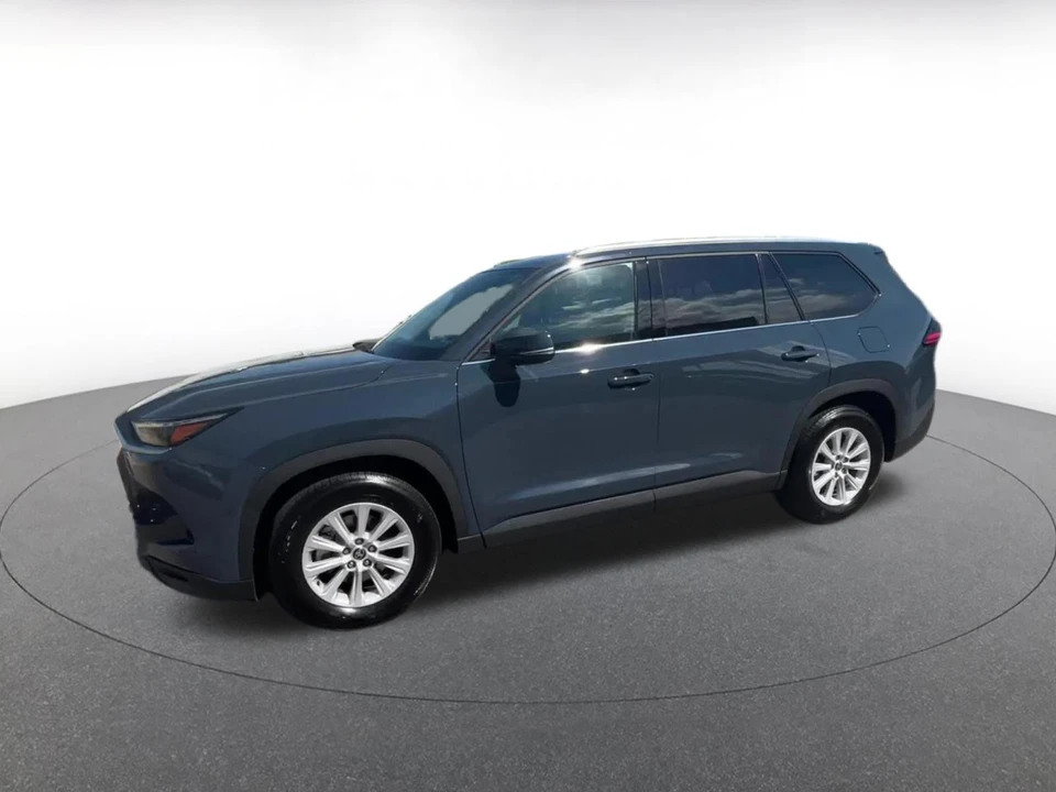 2025 Toyota Highlander - Image 6 of 31