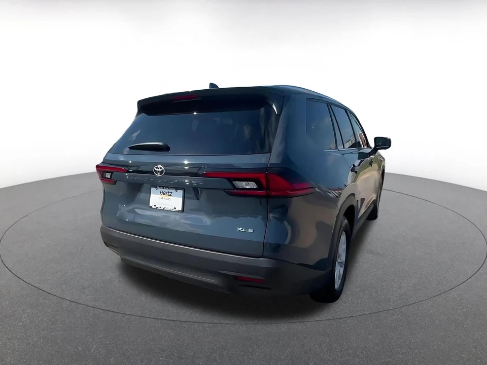 2025 Toyota Highlander - Image 12 of 31