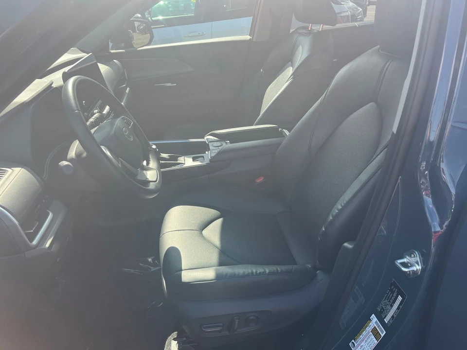 2025 Toyota Highlander - Image 22 of 31