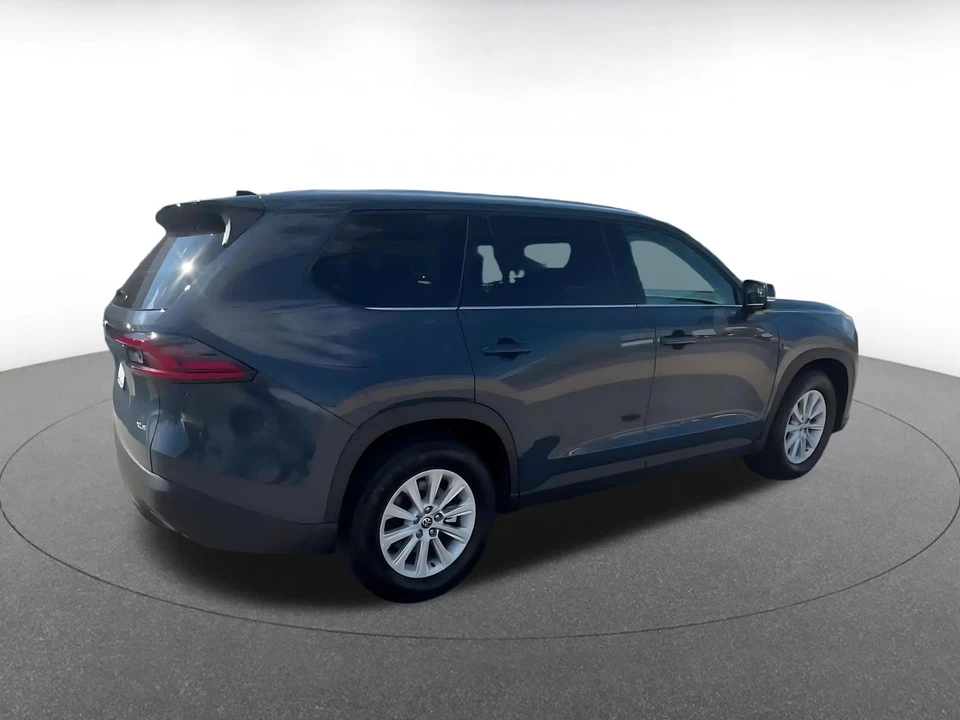 2025 Toyota Highlander - Image 11 of 31