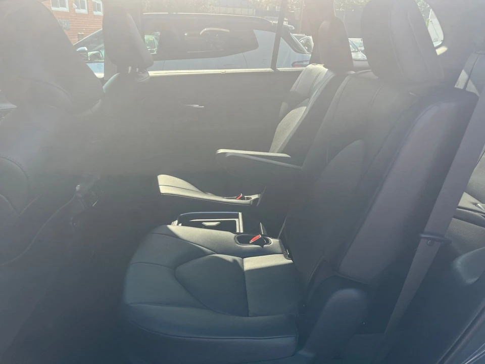 2025 Toyota Highlander - Image 21 of 31