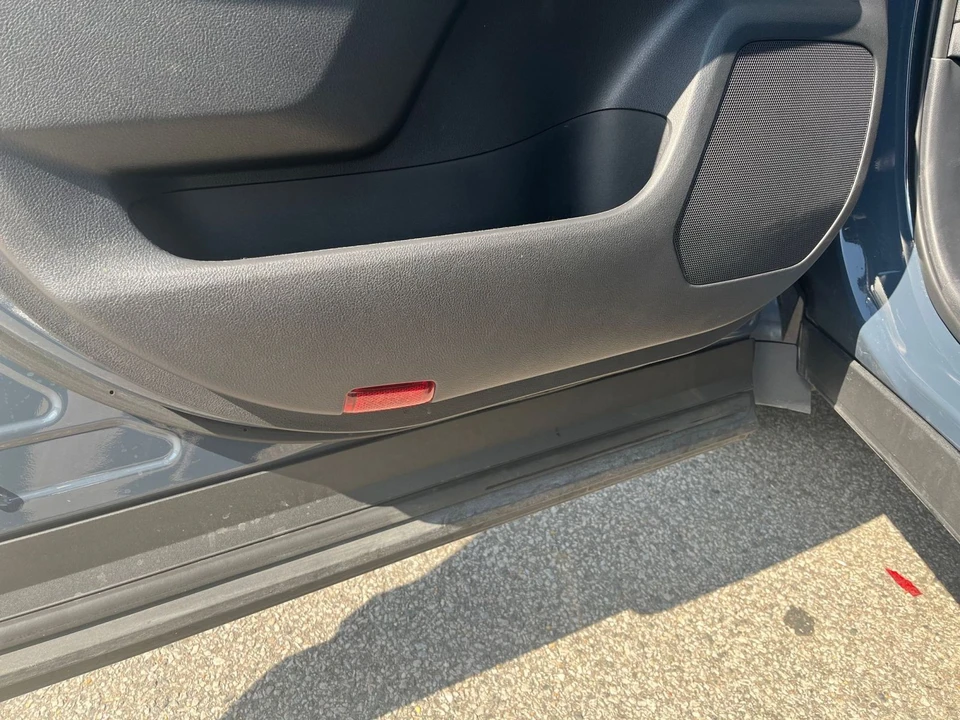 2025 Toyota Highlander - Image 15 of 31