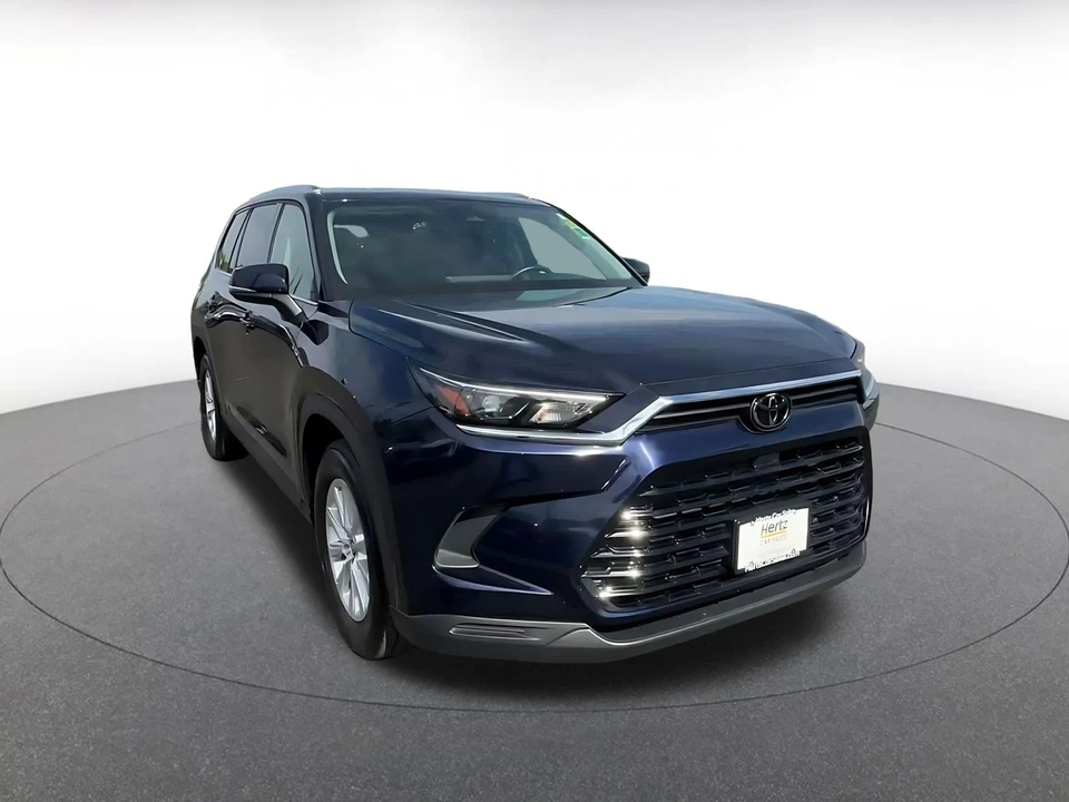 2025 Toyota Highlander - Image 3 of 31