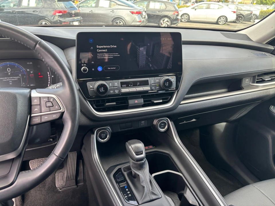 2025 Toyota Highlander - Image 19 of 31