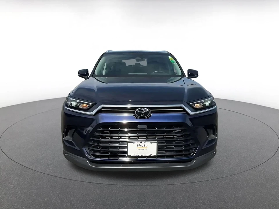 2025 Toyota Highlander - Image 4 of 31