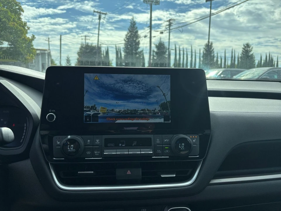 2025 Toyota Highlander - Image 29 of 31