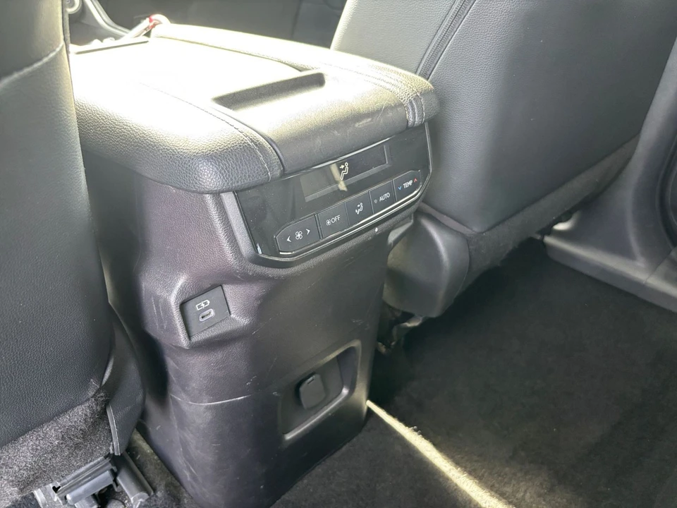2025 Toyota Highlander - Image 27 of 31