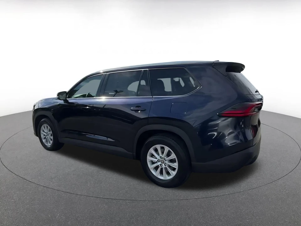 2025 Toyota Highlander - Image 12 of 31