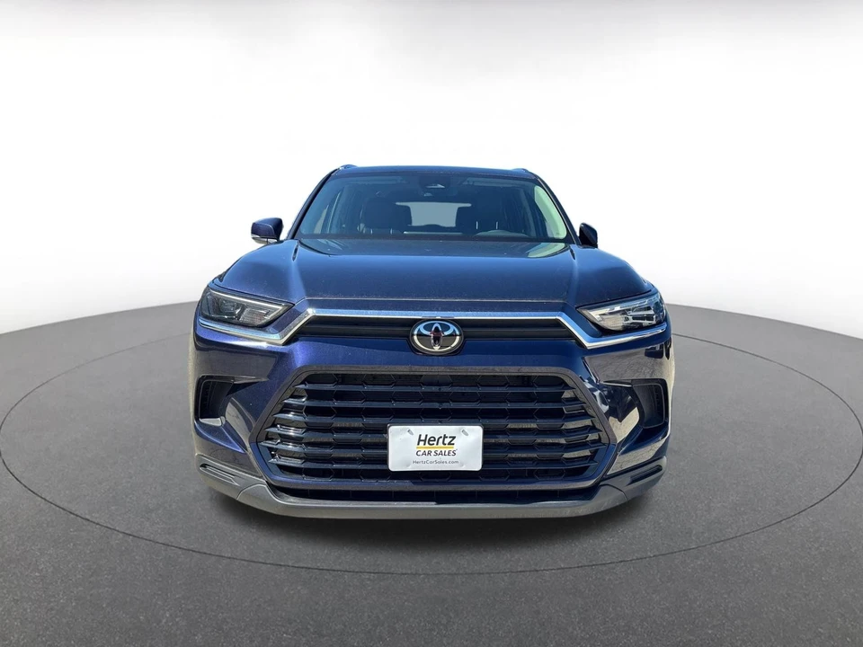 2025 Toyota Highlander - Image 2 of 6