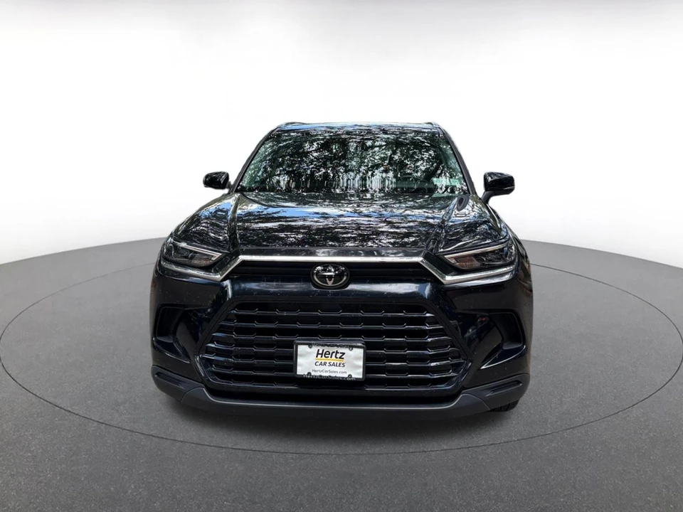 2025 Toyota Highlander - Image 2 of 19