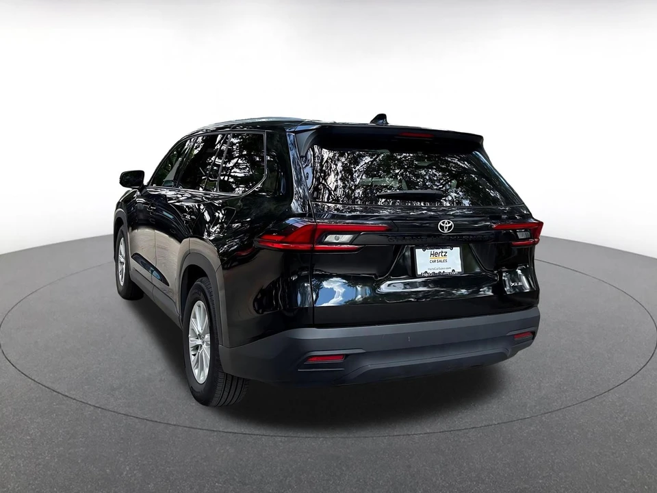 2025 Toyota Highlander - Image 8 of 19