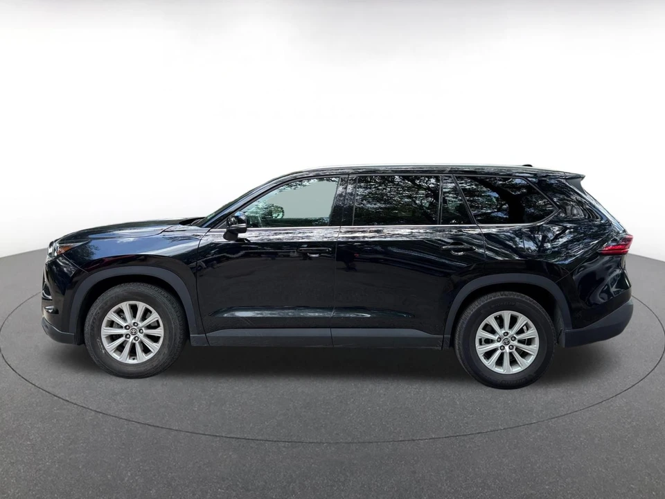 2025 Toyota Highlander - Image 7 of 19