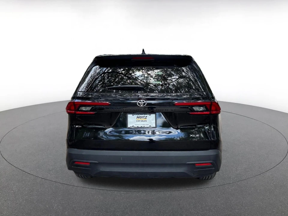 2025 Toyota Highlander - Image 9 of 19
