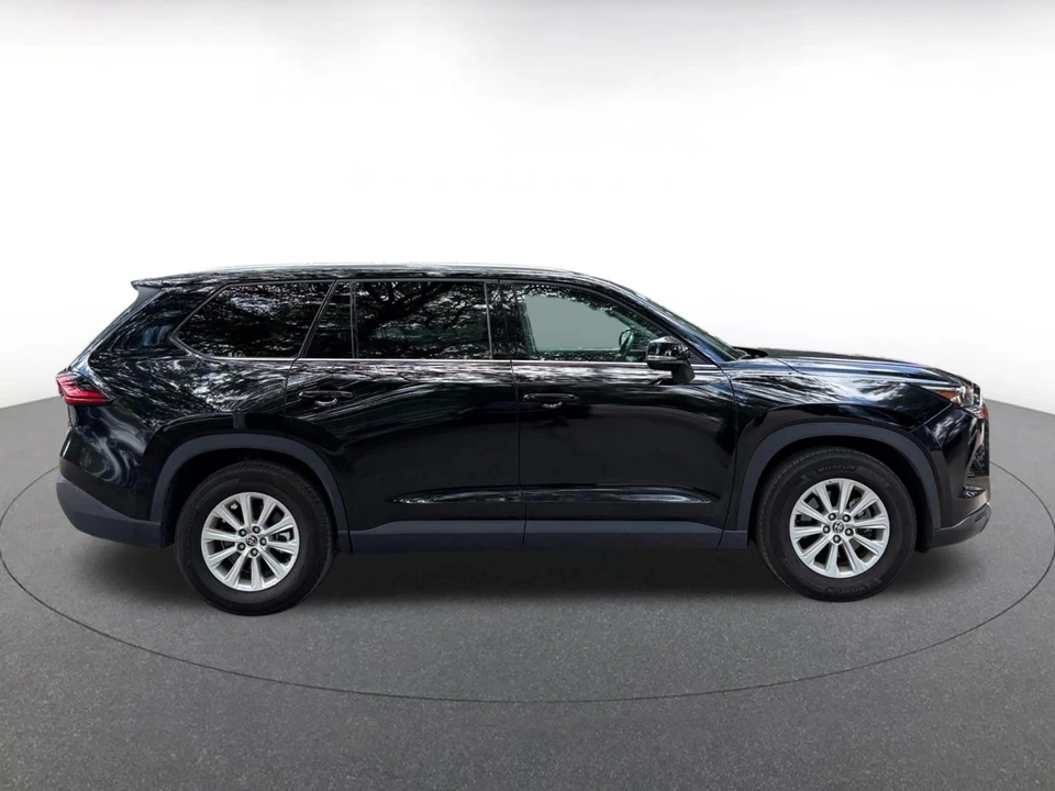 2025 Toyota Highlander - Image 13 of 19