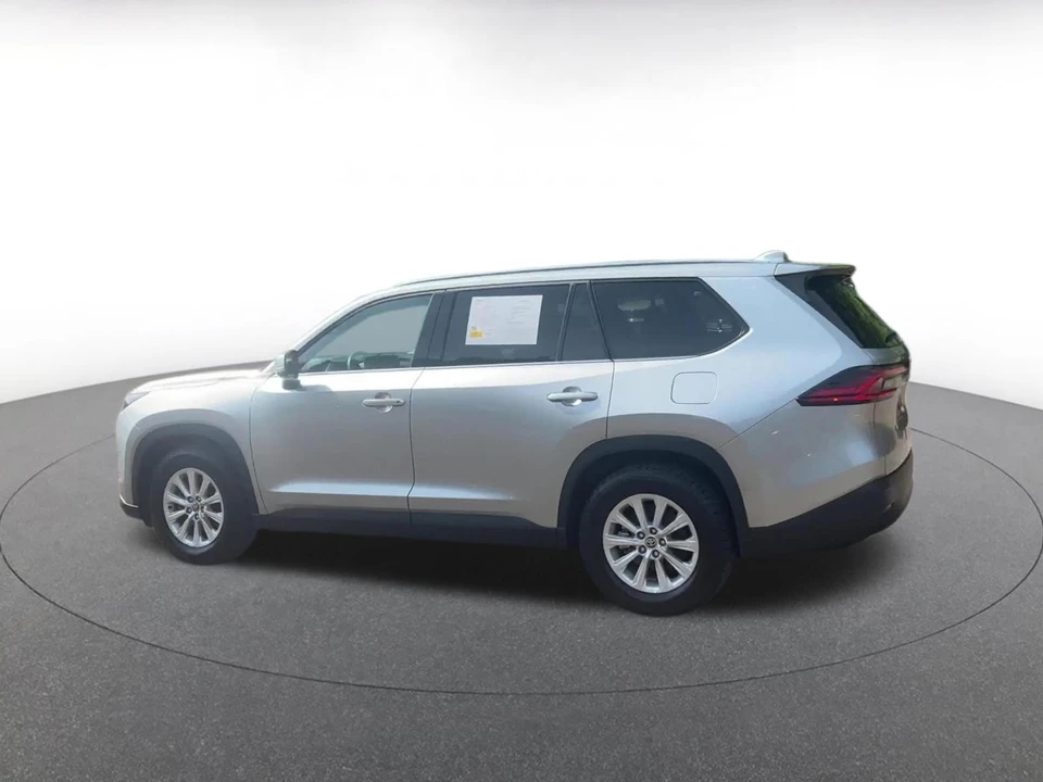 2025 Toyota Highlander - Image 12 of 31