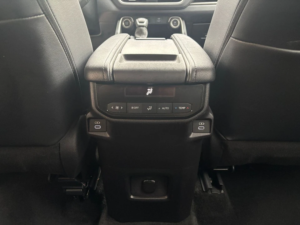 2025 Toyota Highlander - Image 27 of 31