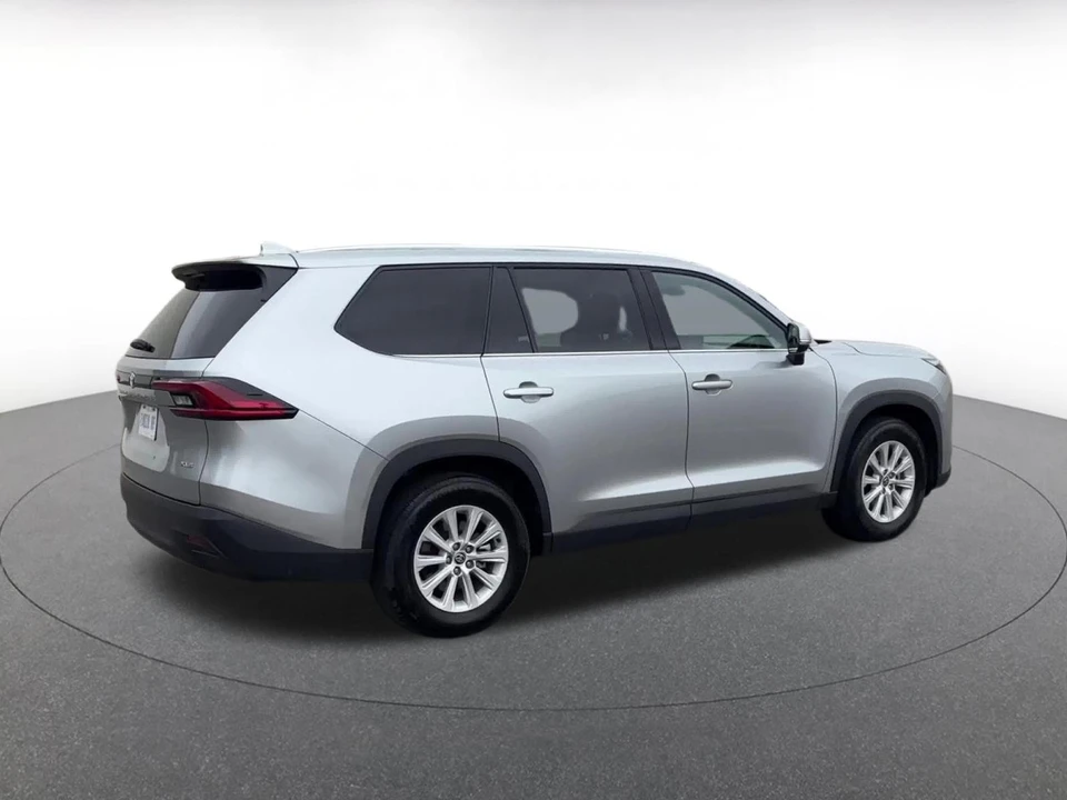 2025 Toyota - Image 13 of 31