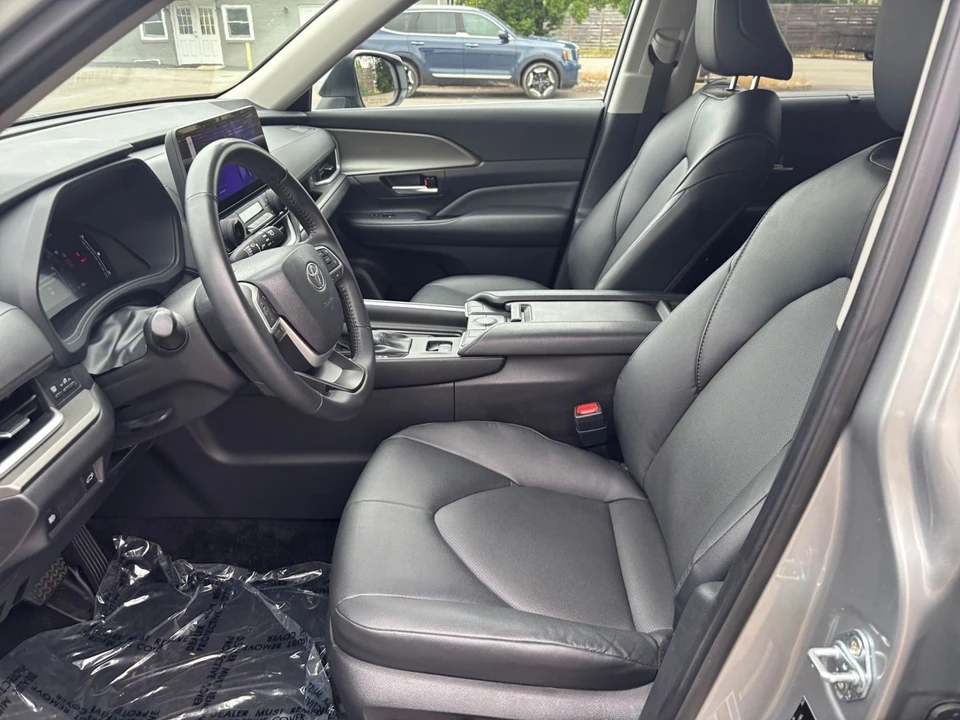 2025 Toyota Highlander - Image 31 of 31