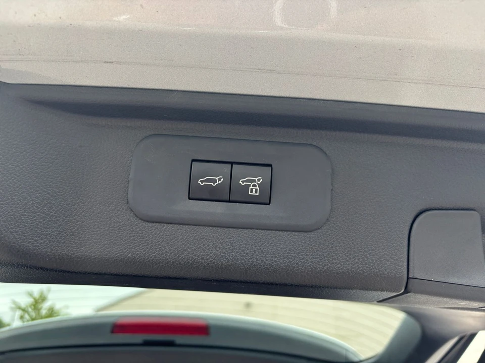 2025 Toyota - Image 22 of 31